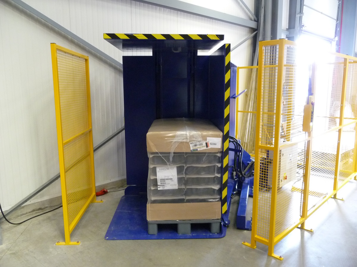 V type pallet changer